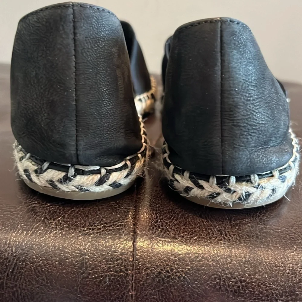 Black leather upper Eileen Fischer slip on closed toe/ heel flat jute flat sz 8